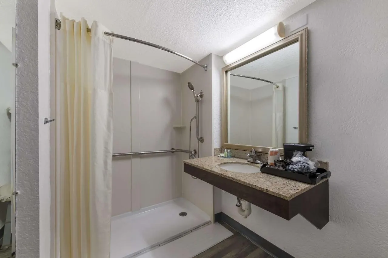 Quality Inn & Suites Airport Charlotte