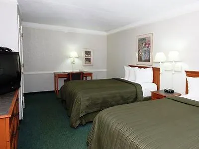 Quality Inn & Suites Airport Charlotte 2*,