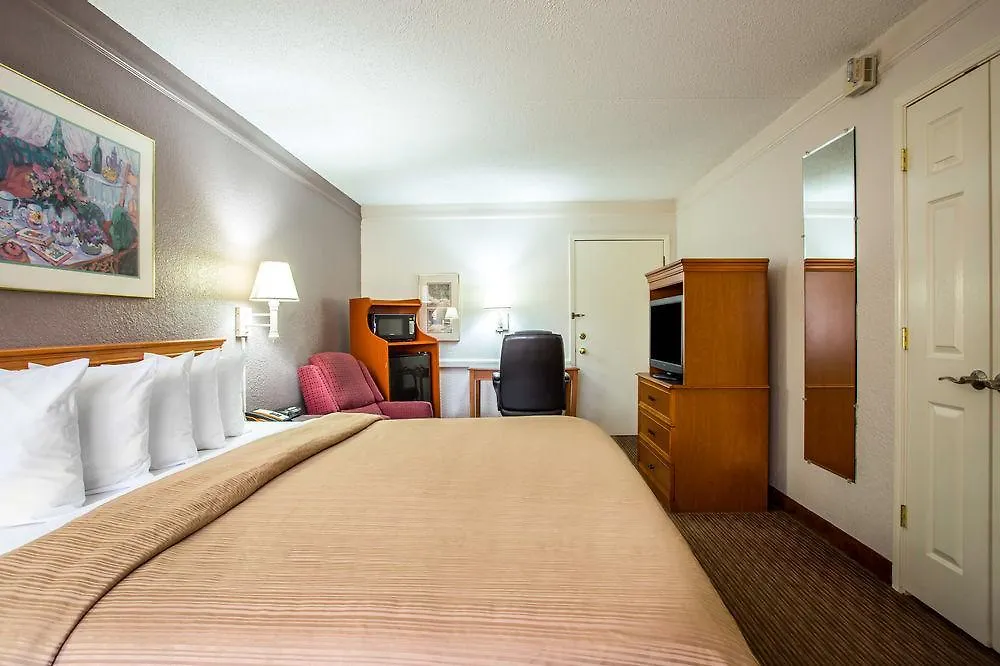 Quality Inn & Suites Airport Charlotte 2*,  United States