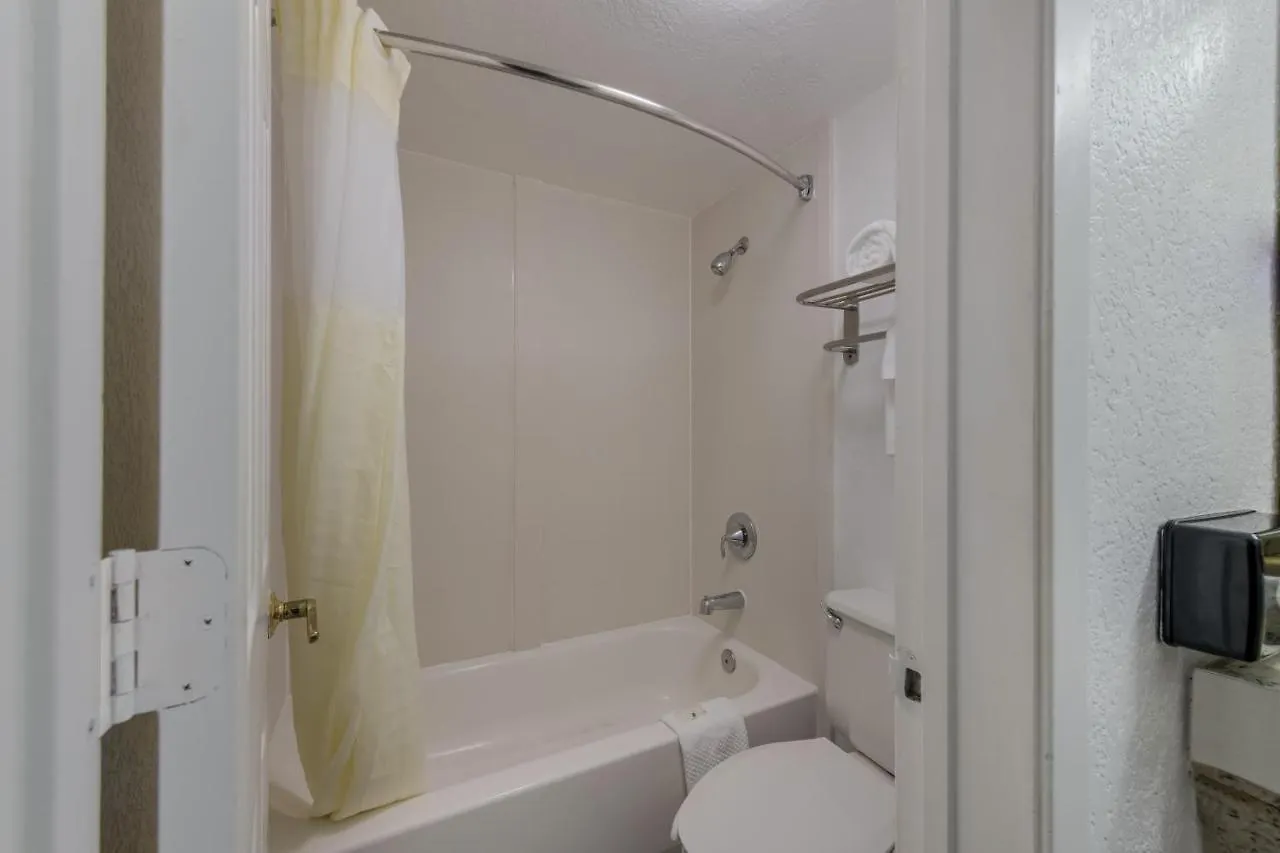 Quality Inn & Suites Airport Charlotte Hotel