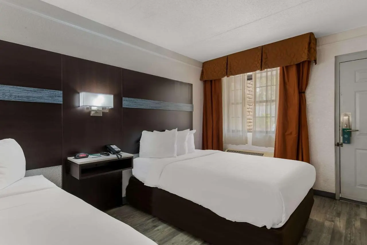 Quality Inn & Suites Airport Charlotte 2*,