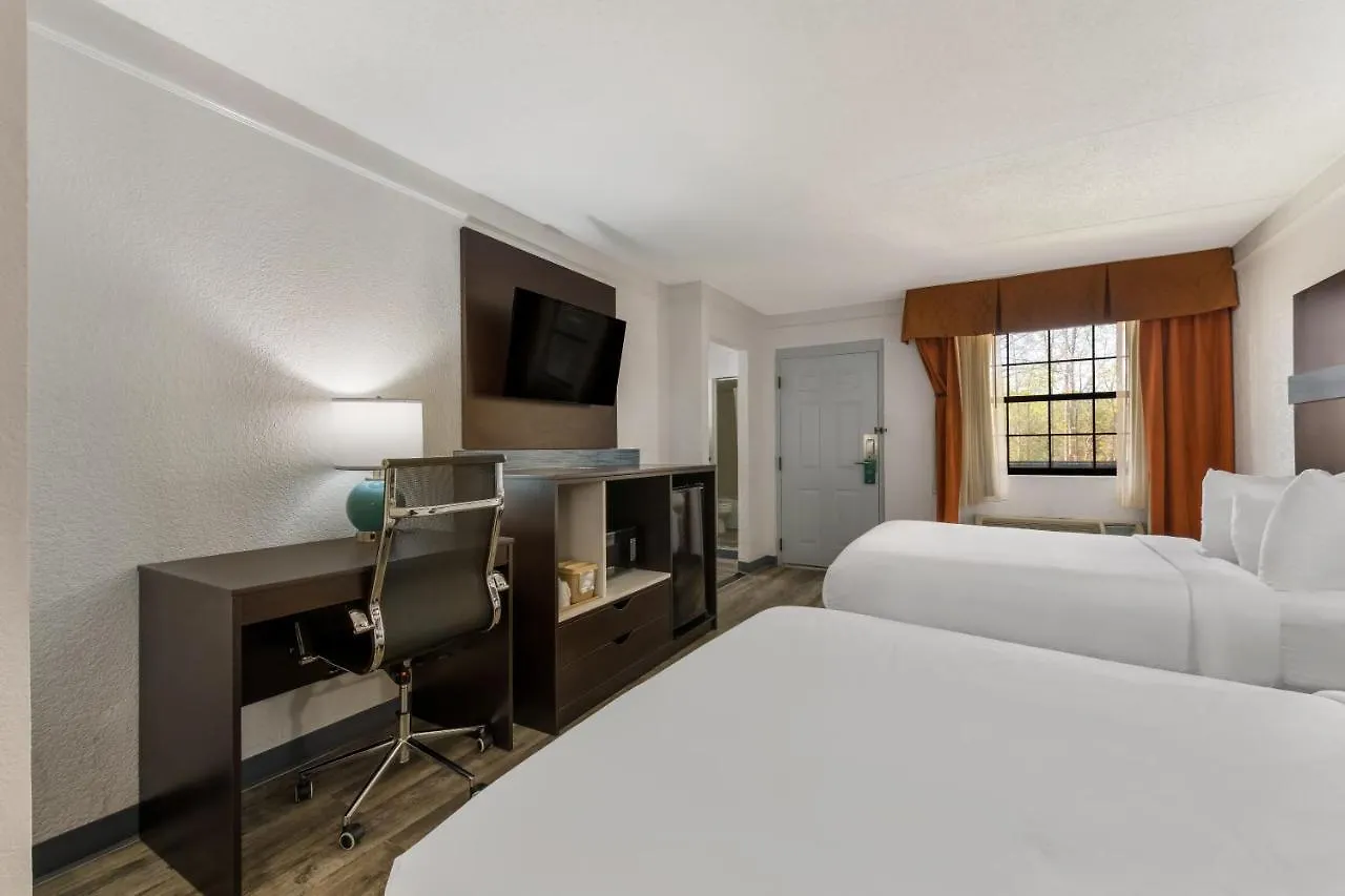Quality Inn & Suites Airport Charlotte 2*,