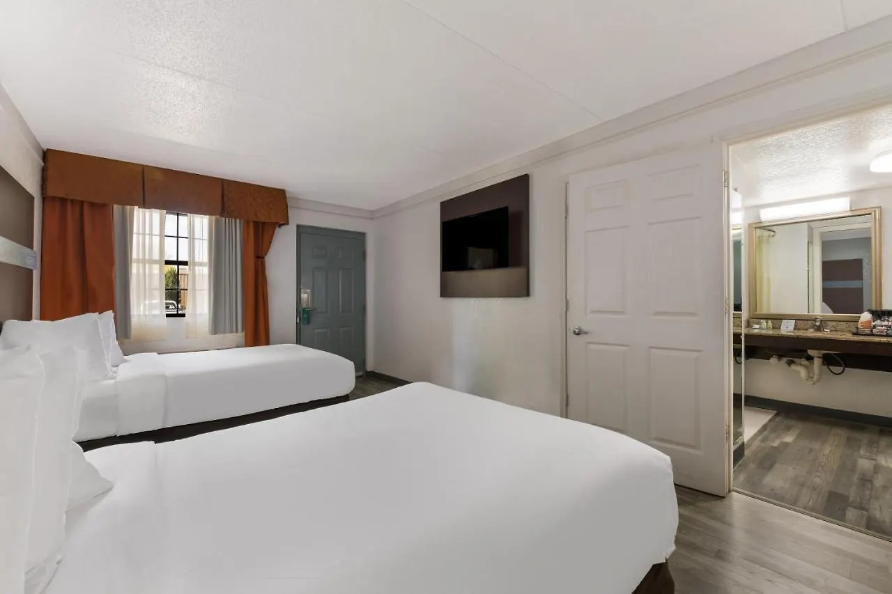 Quality Inn & Suites Airport Charlotte Hotel