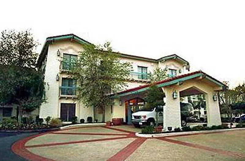 Quality Inn & Suites Airport Charlotte 2*,