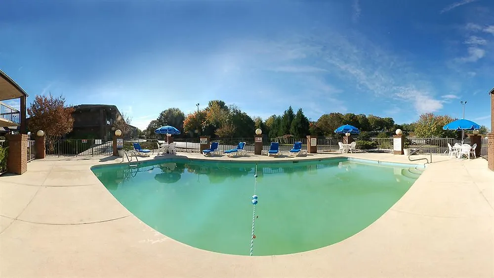 Quality Inn & Suites Airport Charlotte Hotel