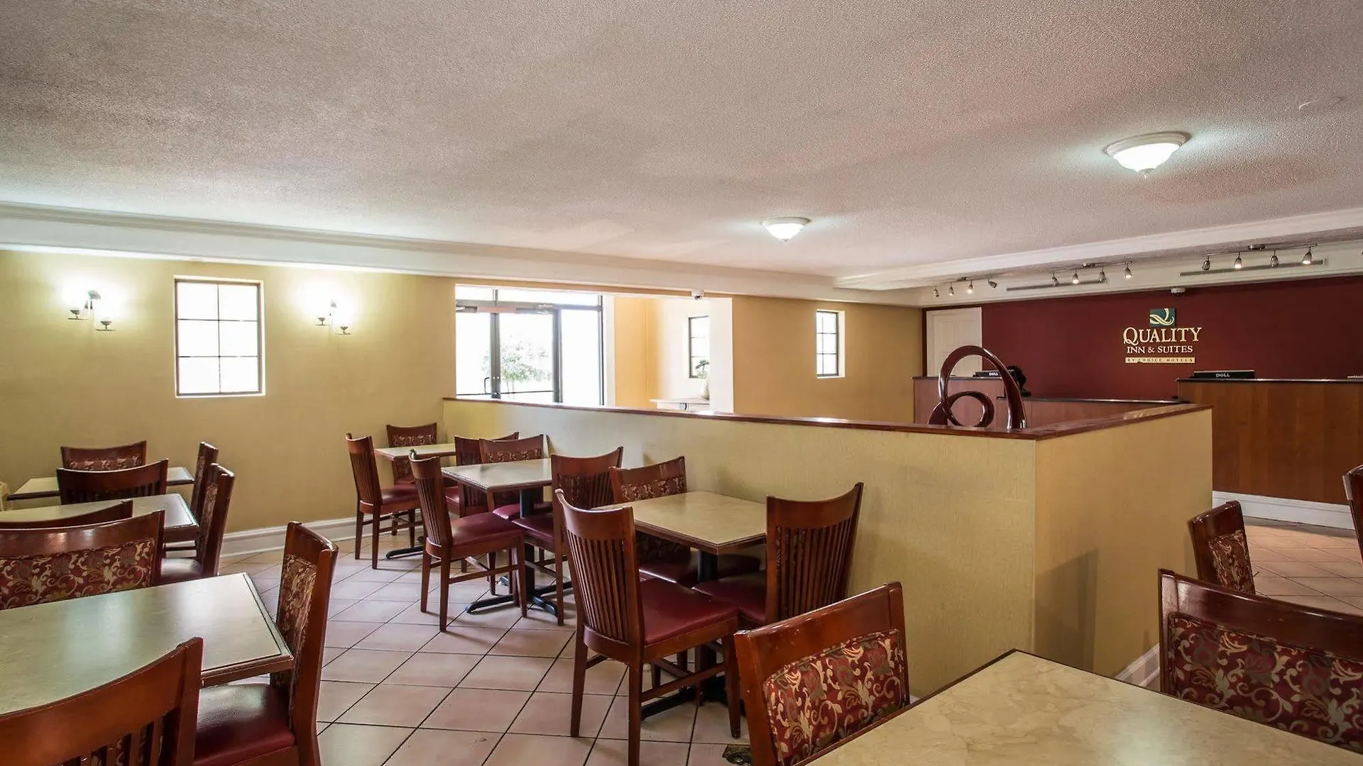 Quality Inn & Suites Airport Charlotte 2*,