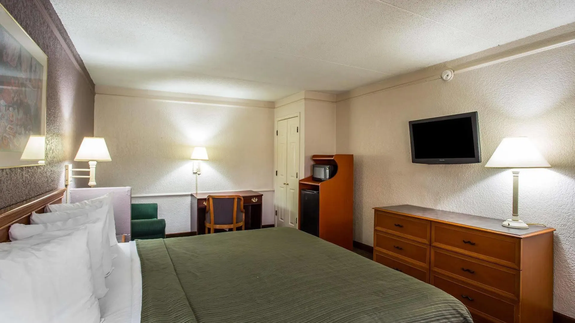 Quality Inn & Suites Airport Charlotte 2*,  United States