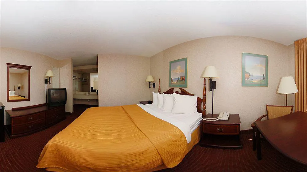 Quality Inn & Suites Airport Charlotte 2*,